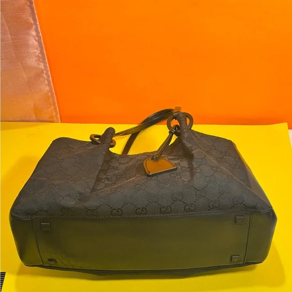 Gucci Black Monogram Tote hand bag comes with personal wallet in good condition - Picture 2 of 16